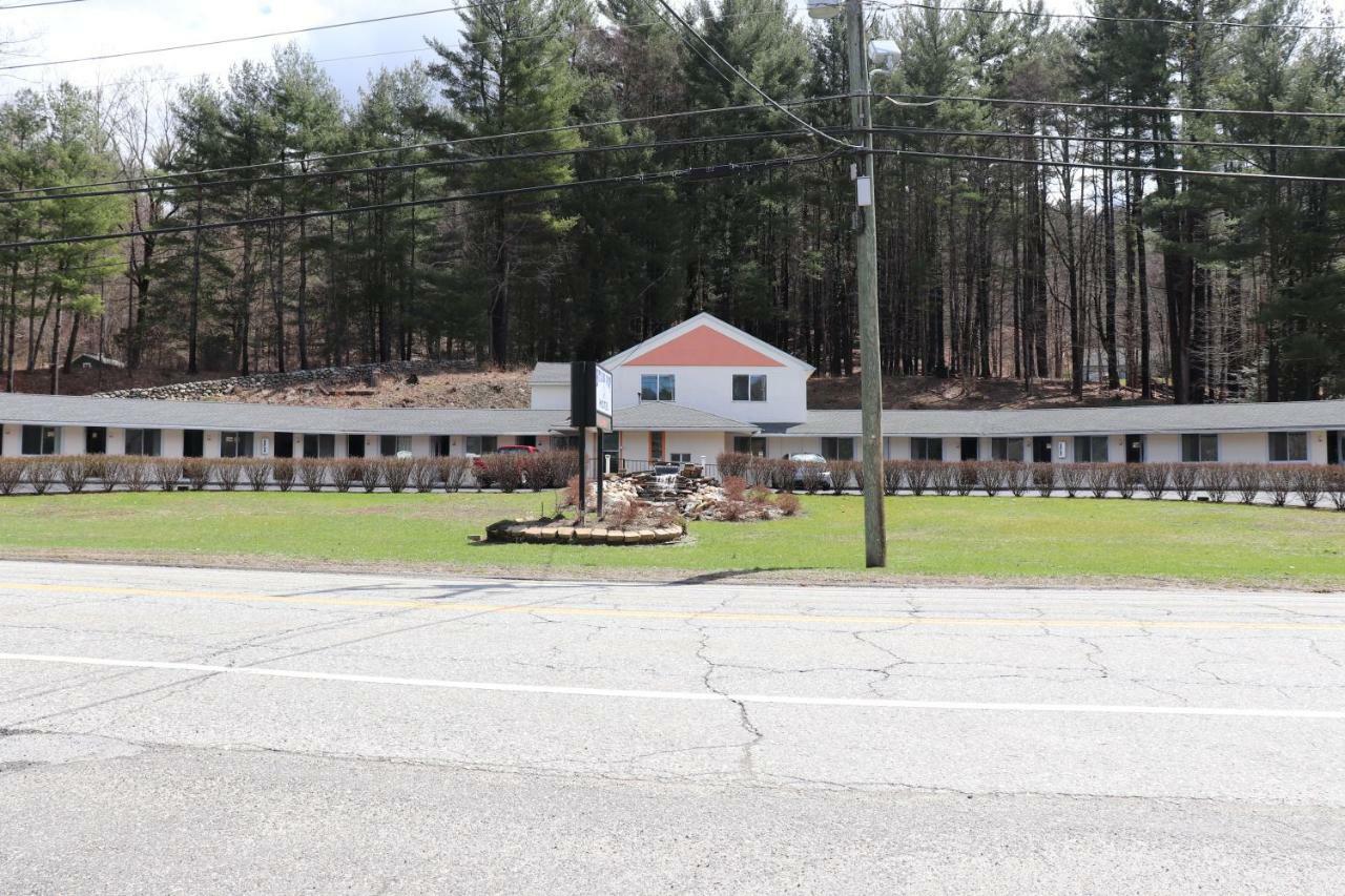 Hitching Post Country Motel Cornwall Exterior photo