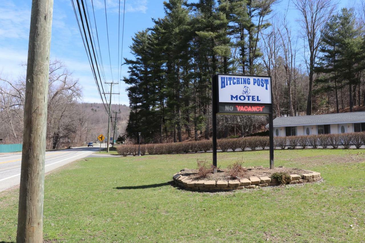 Hitching Post Country Motel Cornwall Exterior photo