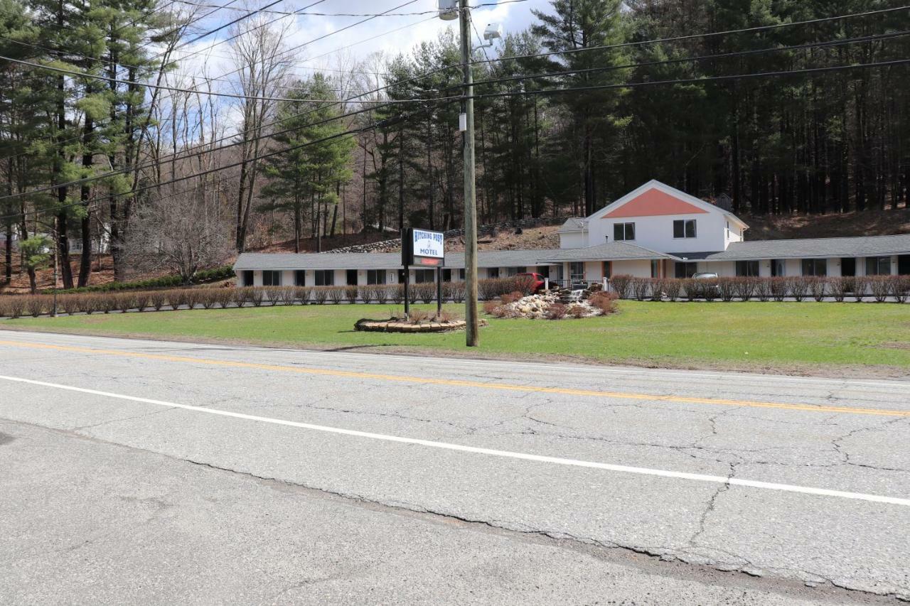 Hitching Post Country Motel Cornwall Exterior photo